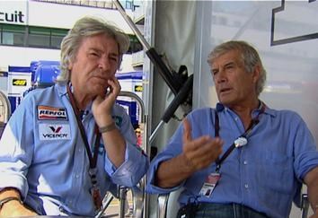 Παρέα με άλλον ένα ζωντανό θρύλο των Grand Prix τον Giacomo Agostini (δεξιά)